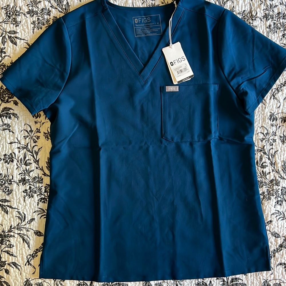FIGS NWT Sz medium Deep Reef top